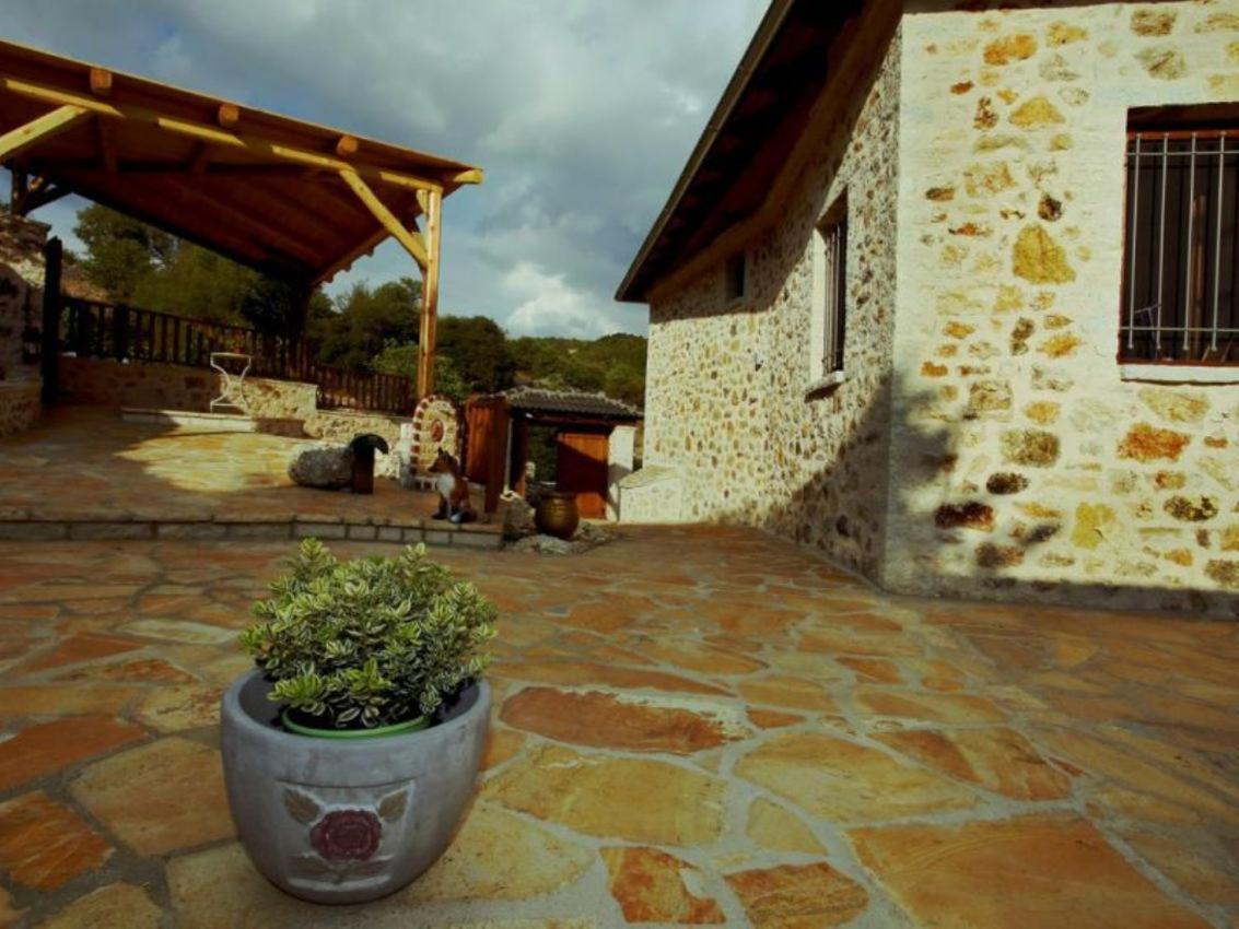 Yono'S Traditional House Ano Ravenia Exterior foto