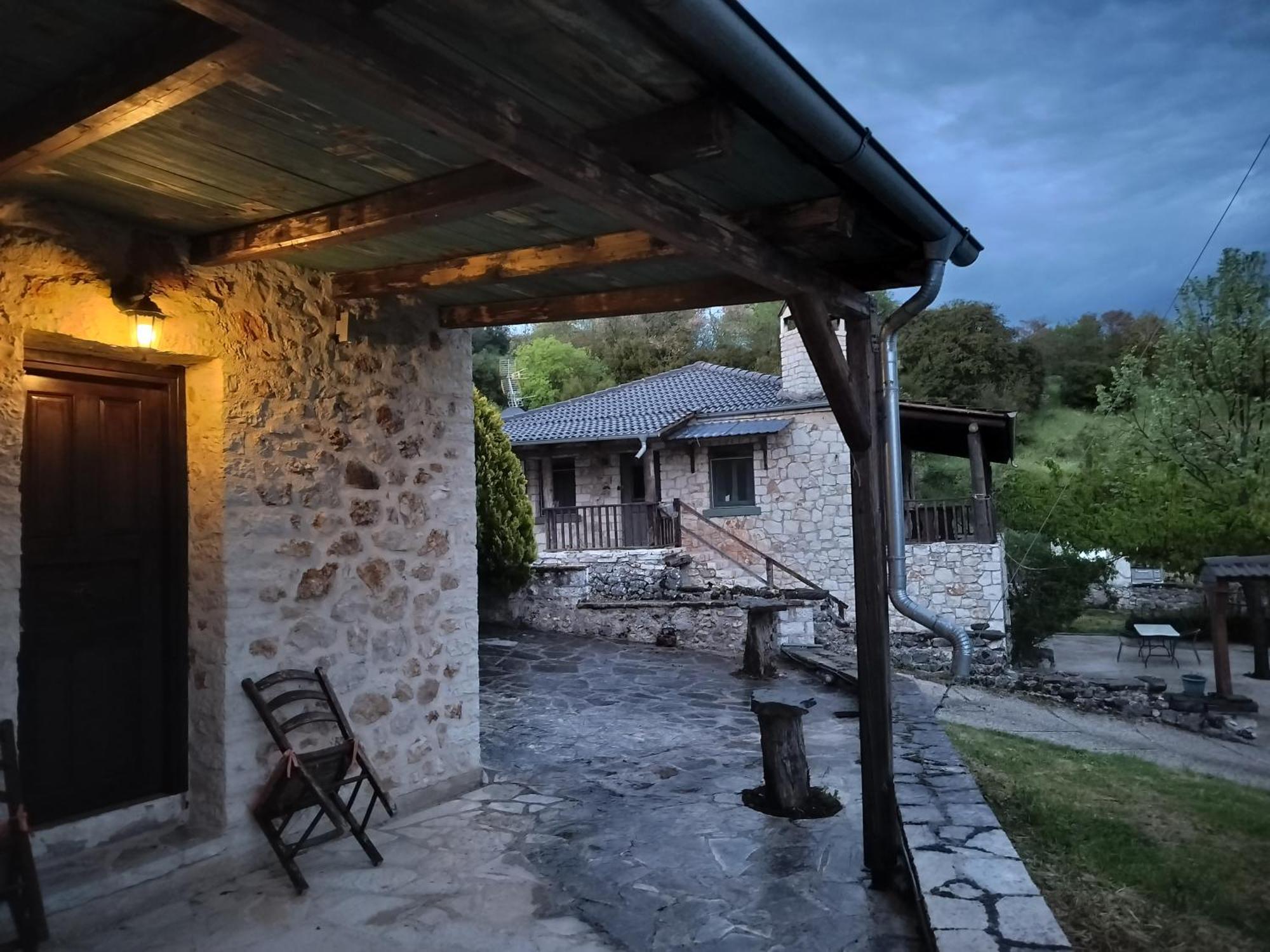 Yono'S Traditional House Ano Ravenia Exterior foto